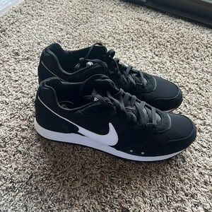 Nike Venture Runner Mens